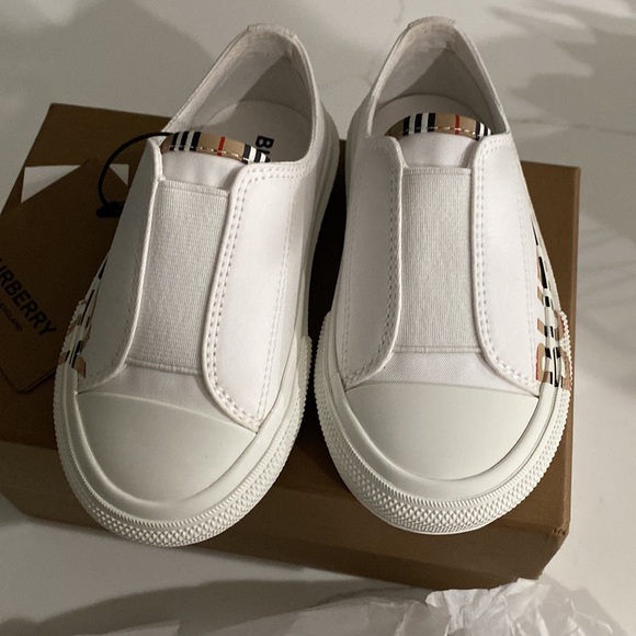 Unisex Burberry Mini Larkhall low top- slip on sneakers for toddler size 6/23 - Picture 2 of 4